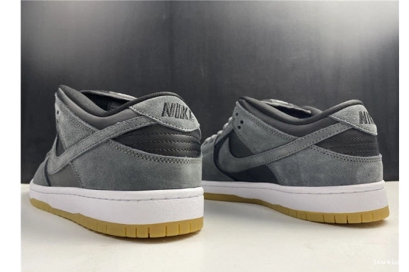 AR0778-001 Dark Black Grey Gum SB Dunk Nike Low 1121